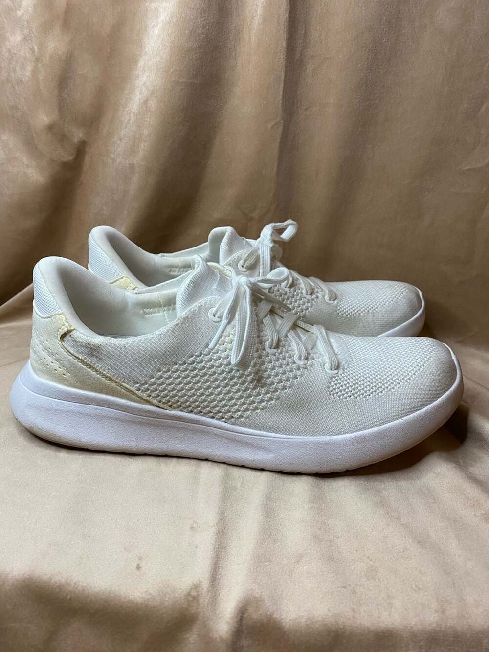 Kizik Lima Unisex Hands-Free Slip-On Sneaker in White Crème Beige: M8, W9.5